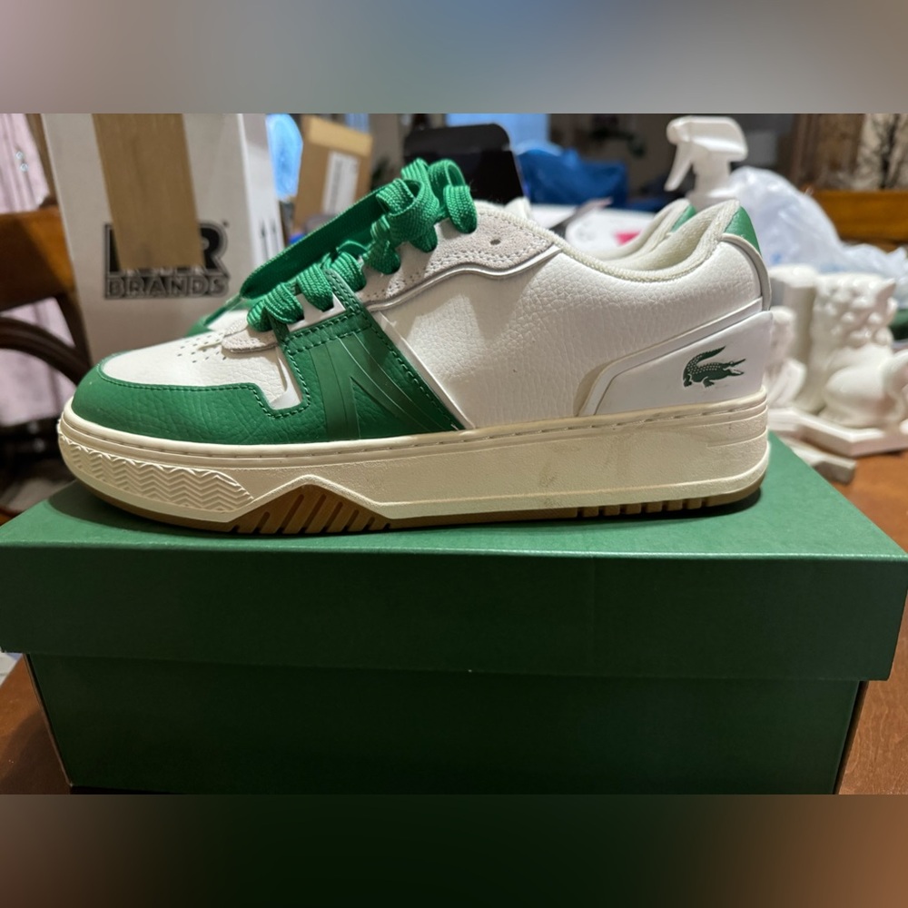 Lacoste off white\green leather sneakers. Size 8
